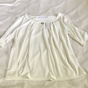 NEW Quarter sleeve blouse